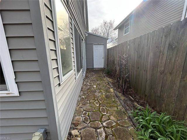 913 Lord Dunmore DR, Virginia Beach, VA 23464