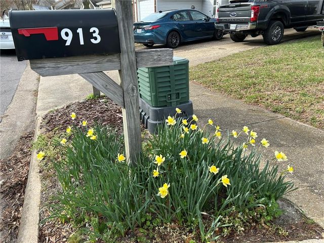 913 Lord Dunmore DR, Virginia Beach, VA 23464