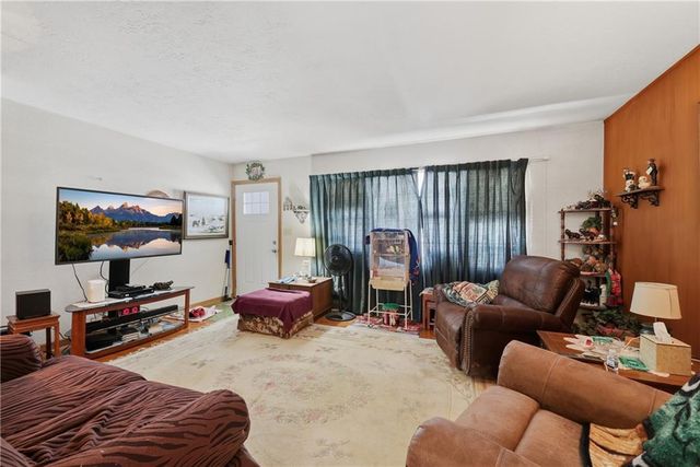 11628 E 38th Terrace S, Independence, MO 64052