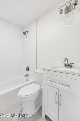 23 Trafford Street, Shrewsbury Boro, NJ 07702