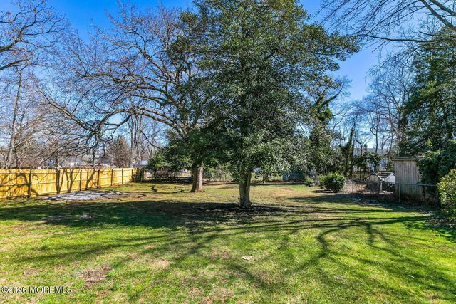 23 Trafford Street, Shrewsbury Boro, NJ 07702