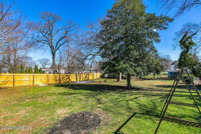 23 Trafford Street, Shrewsbury Boro, NJ 07702