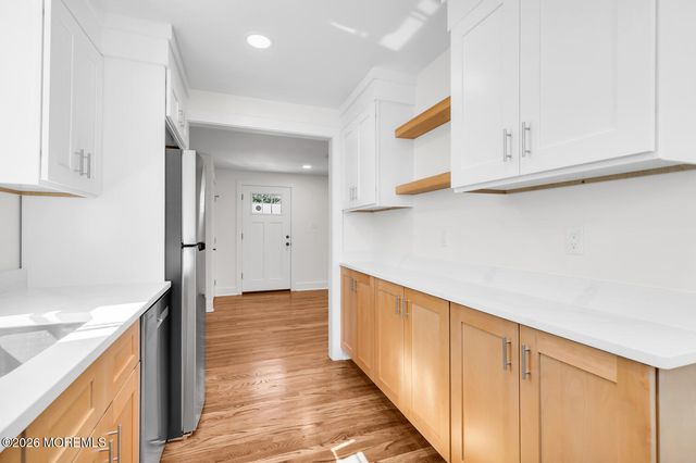 23 Trafford Street, Shrewsbury Boro, NJ 07702