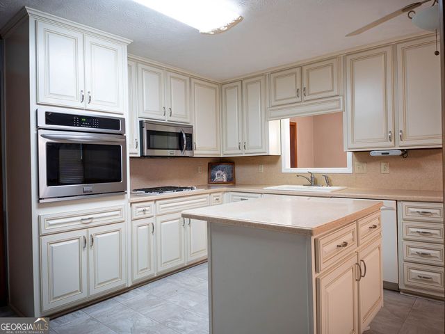 125 Emerald Drive, Mcdonough, GA 30253