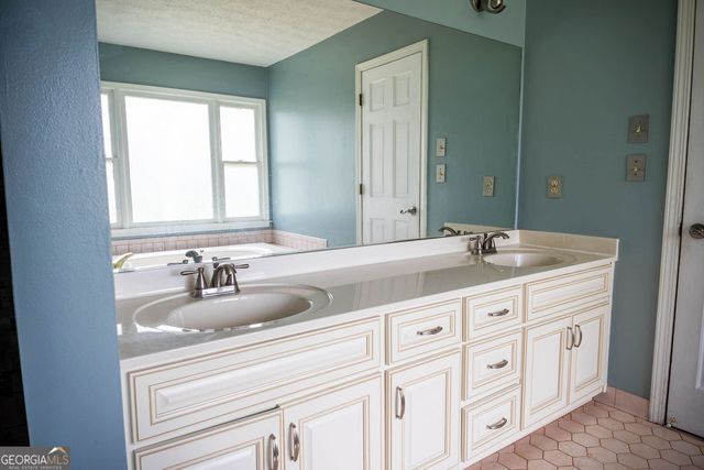 125 Emerald Drive, Mcdonough, GA 30253