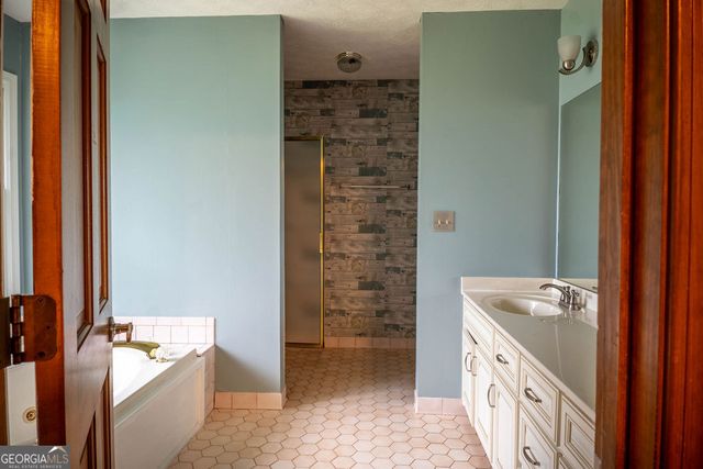 125 Emerald Drive, Mcdonough, GA 30253