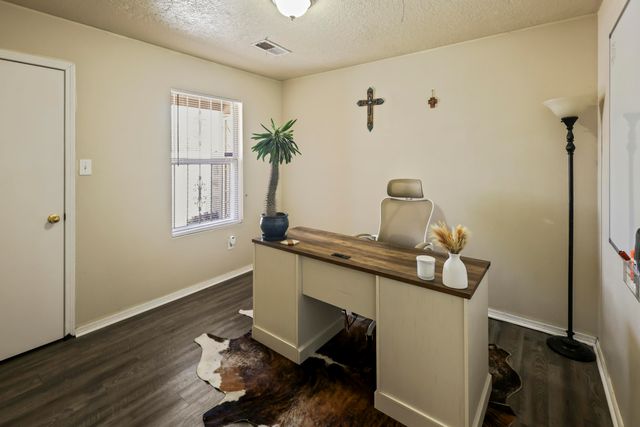 2300 Cosmos Drive SW, Albuquerque, NM 87121