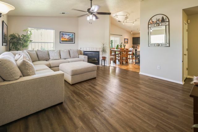 2300 Cosmos Drive SW, Albuquerque, NM 87121