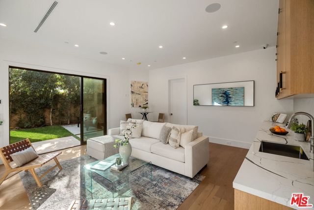 1823 S Shenandoah Street, Los Angeles, CA 90035