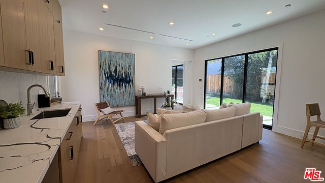 1823 S Shenandoah Street, Los Angeles, CA 90035