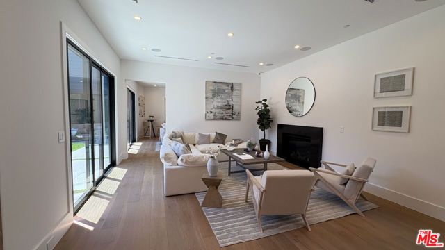 1823 S Shenandoah Street, Los Angeles, CA 90035