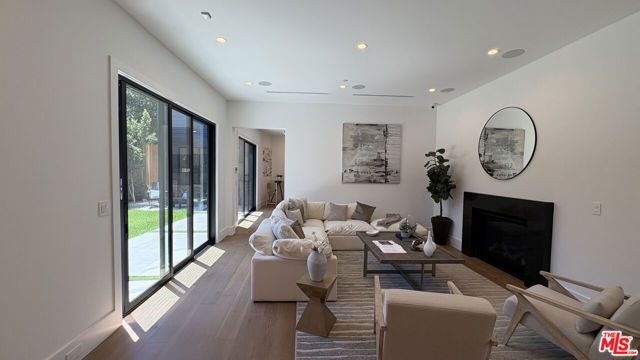 1823 S Shenandoah Street, Los Angeles, CA 90035
