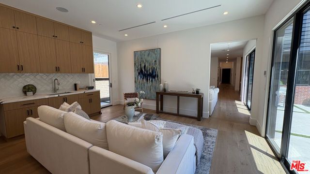 1823 S Shenandoah Street, Los Angeles, CA 90035