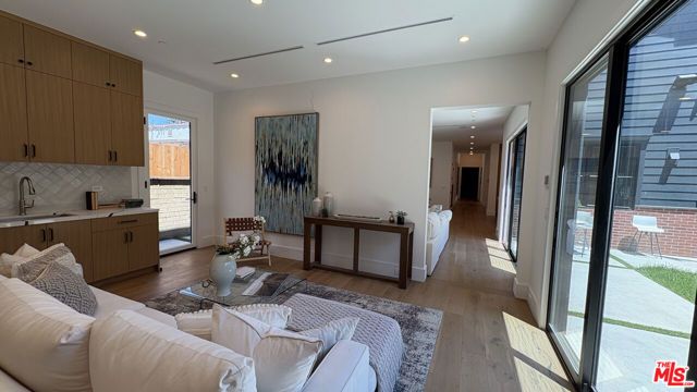 1823 S Shenandoah Street, Los Angeles, CA 90035