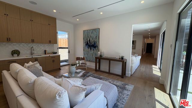 1823 S Shenandoah Street, Los Angeles, CA 90035