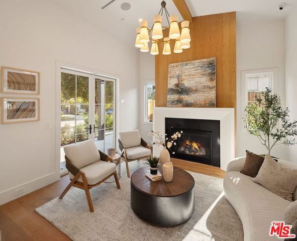 1823 S Shenandoah Street, Los Angeles, CA 90035