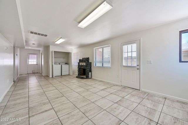 3949 E Earll Drive Apt 14, Phoenix, AZ 85018