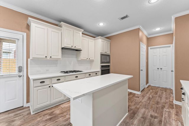 1615 Noble Pointe Drive, Spring, TX 77379