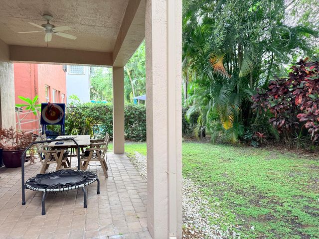 17 Country Lake Circle, Boynton Beach, FL 33436