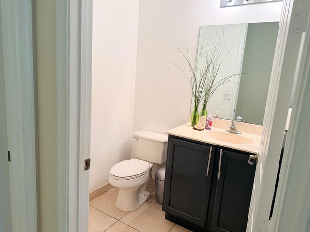 17 Country Lake Circle, Boynton Beach, FL 33436