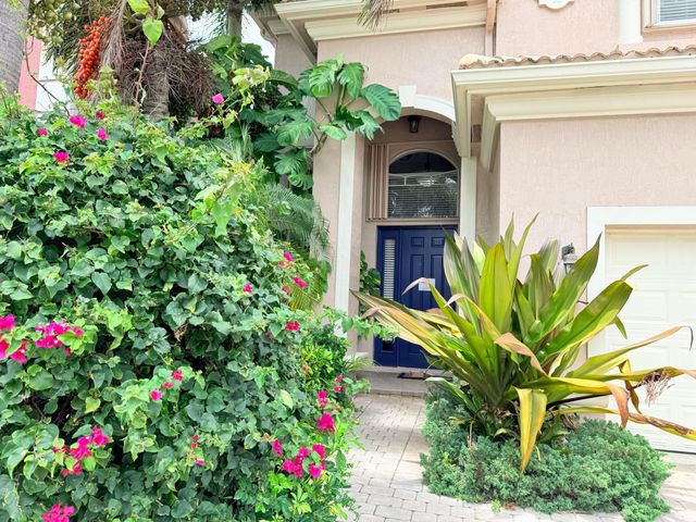 17 Country Lake Circle, Boynton Beach, FL 33436