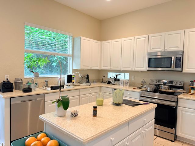 17 Country Lake Circle, Boynton Beach, FL 33436
