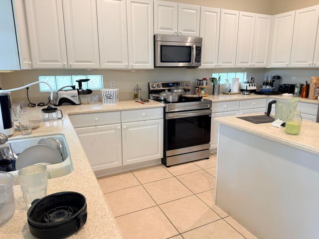 17 Country Lake Circle, Boynton Beach, FL 33436