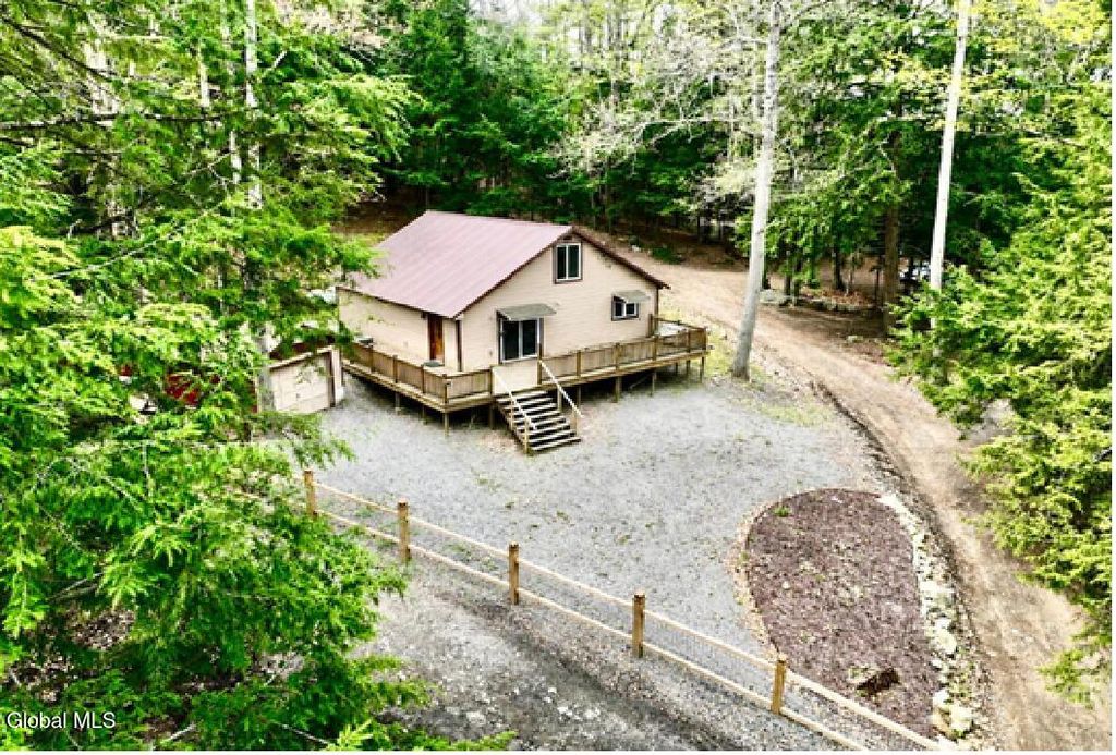 11 Lakeview Terrace, Hadley, NY 12835