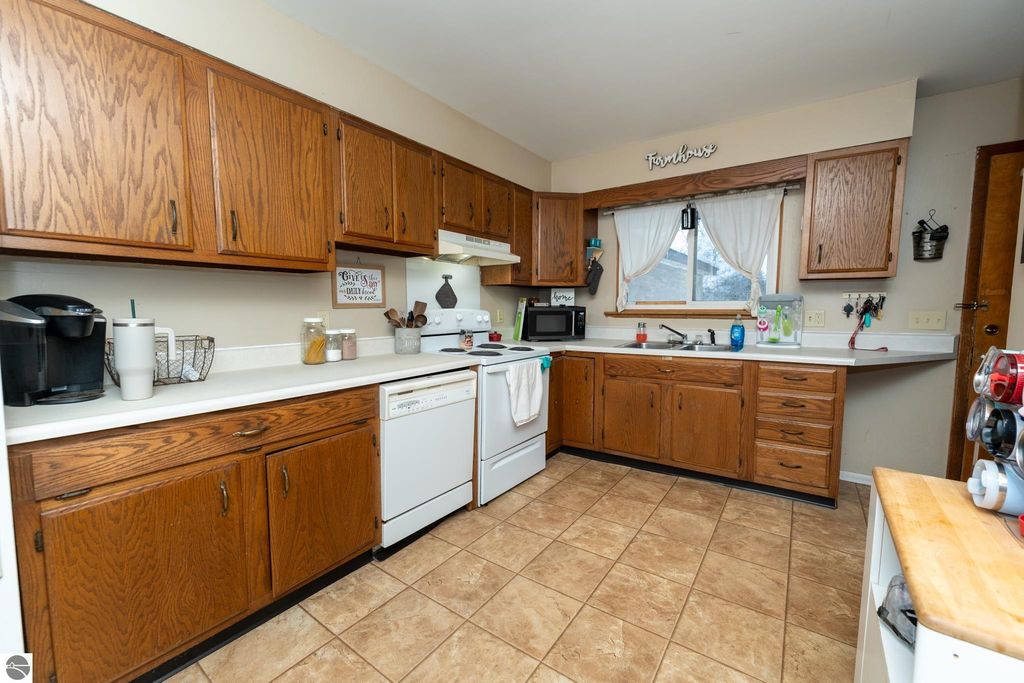 Image 3 of property listing at 1736 Stockman Road, Mt Pleasant, MI 48858