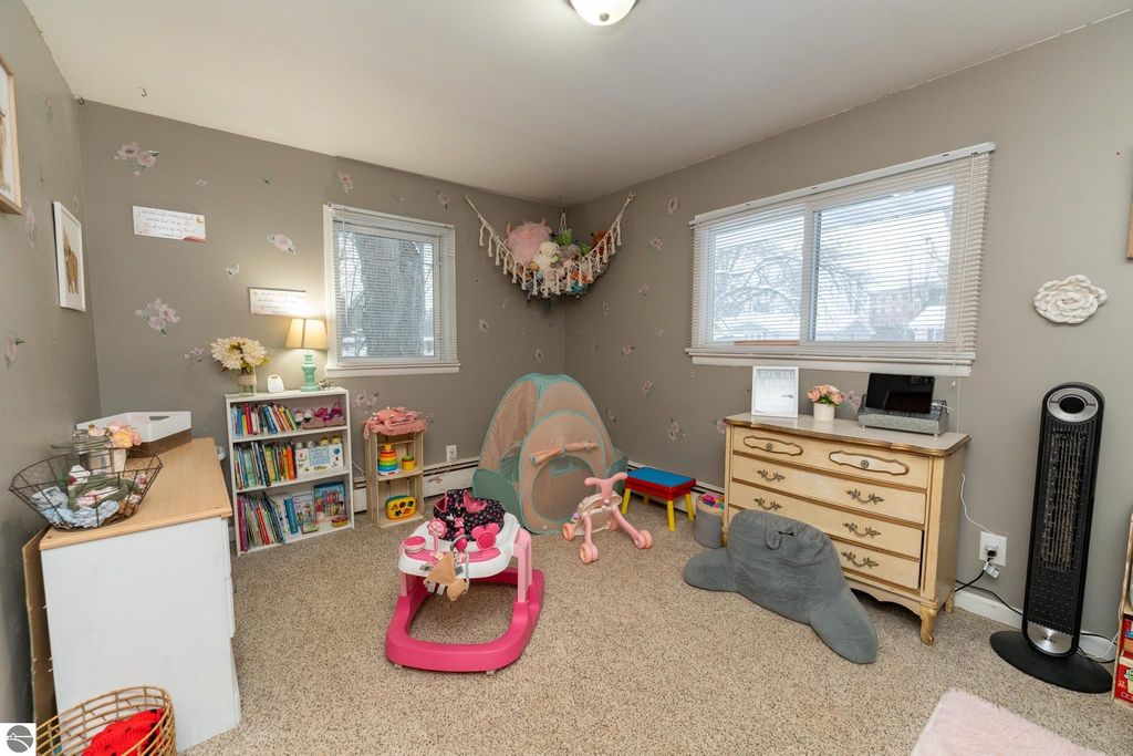 Image 5 of property listing at 1736 Stockman Road, Mt Pleasant, MI 48858