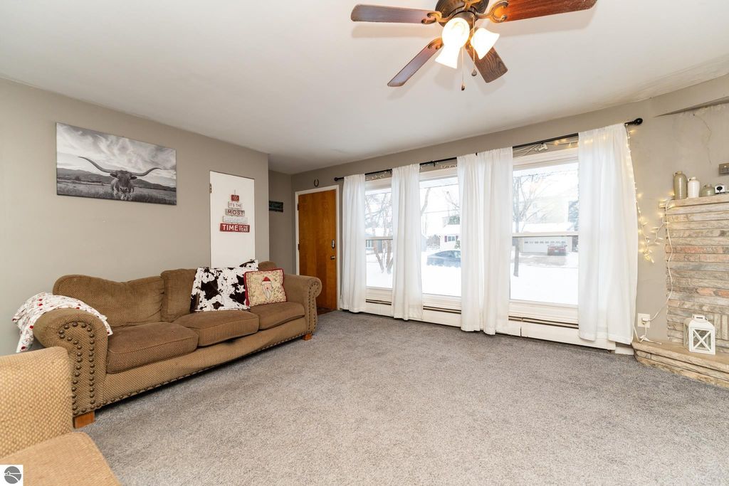 Image 7 of property listing at 1736 Stockman Road, Mt Pleasant, MI 48858