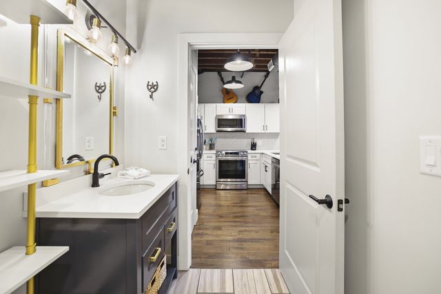 610 21st Ave N Apt 101, Nashville, TN 37203