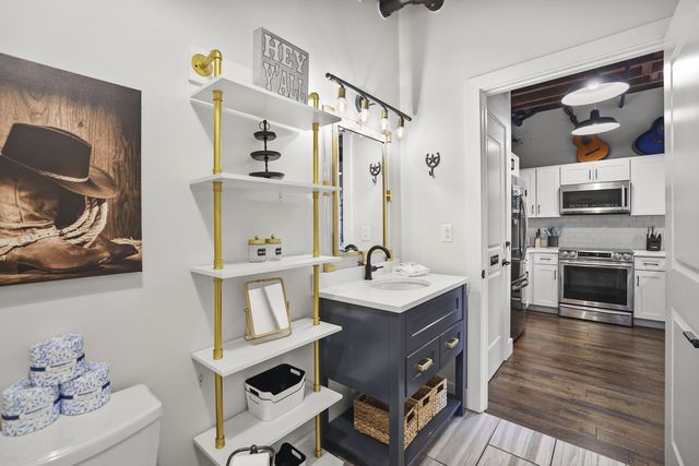 610 21st Ave N Apt 101, Nashville, TN 37203