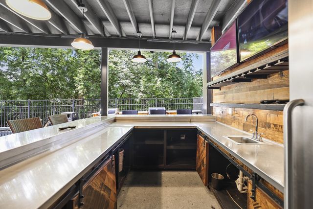 610 21st Ave N Apt 101, Nashville, TN 37203