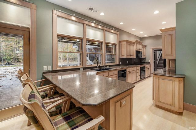 2777 6th Road, Bremen, IN 46506