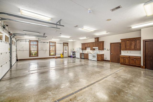 2777 6th Road, Bremen, IN 46506