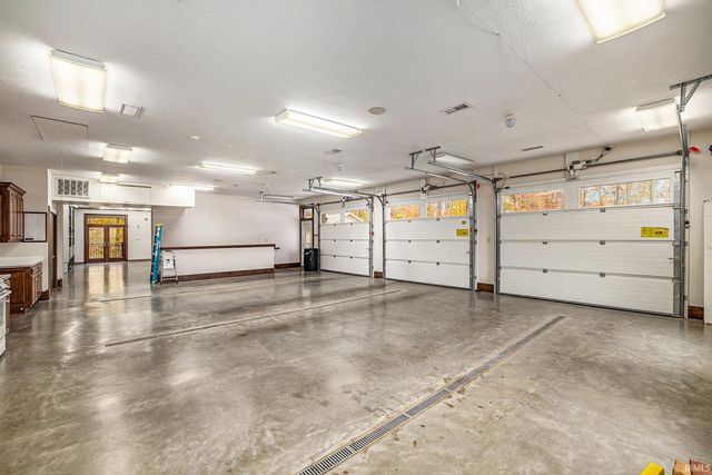 2777 6th Road, Bremen, IN 46506