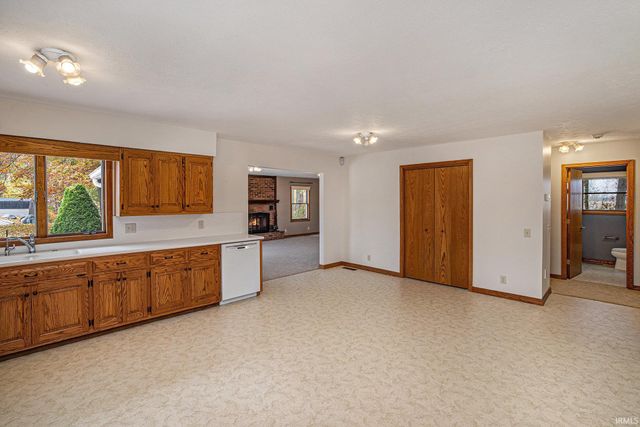 2777 6th Road, Bremen, IN 46506