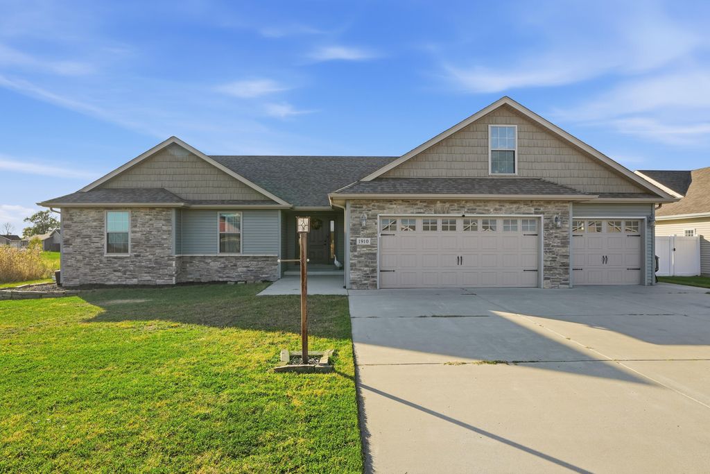 1910 Holly Street SE, Demotte, IN 46310