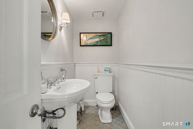 32 Nearwater Road, Norwalk, CT 06853