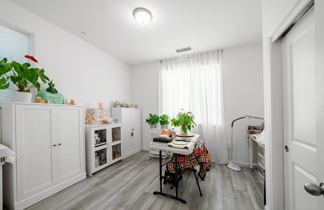 1437 Las Rosas Avenue, Clovis, CA 93619