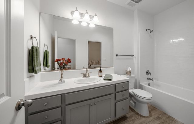 1437 Las Rosas Avenue, Clovis, CA 93619