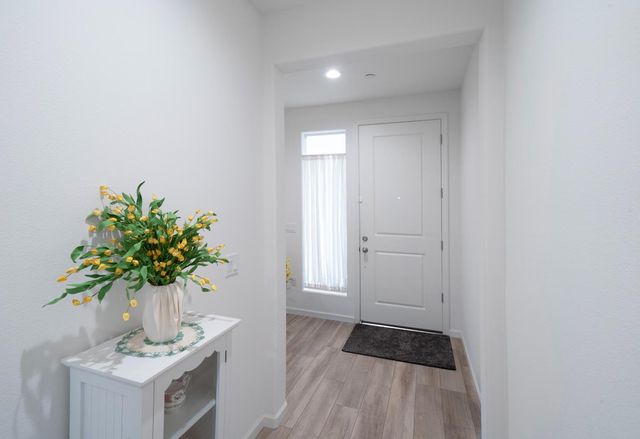 1437 Las Rosas Avenue, Clovis, CA 93619