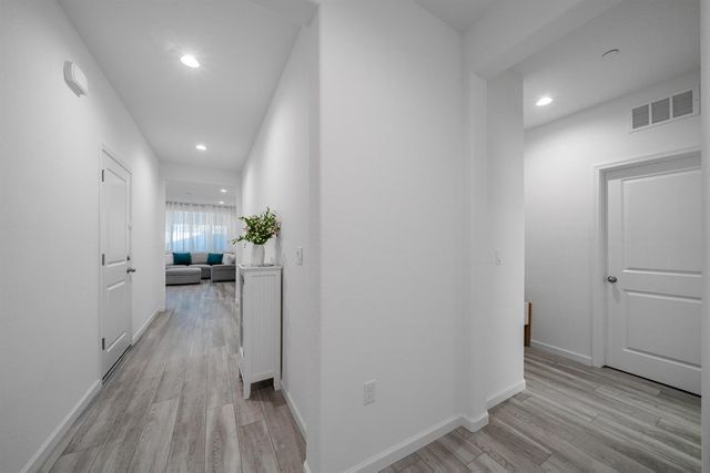 1437 Las Rosas Avenue, Clovis, CA 93619