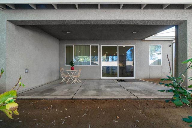 1437 Las Rosas Avenue, Clovis, CA 93619