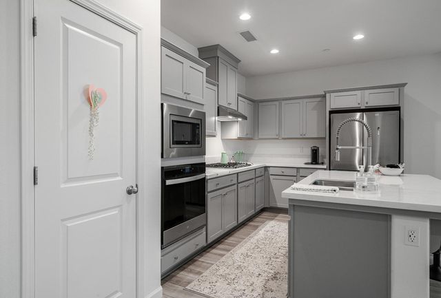 1437 Las Rosas Avenue, Clovis, CA 93619