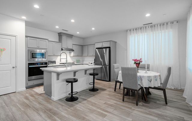 1437 Las Rosas Avenue, Clovis, CA 93619