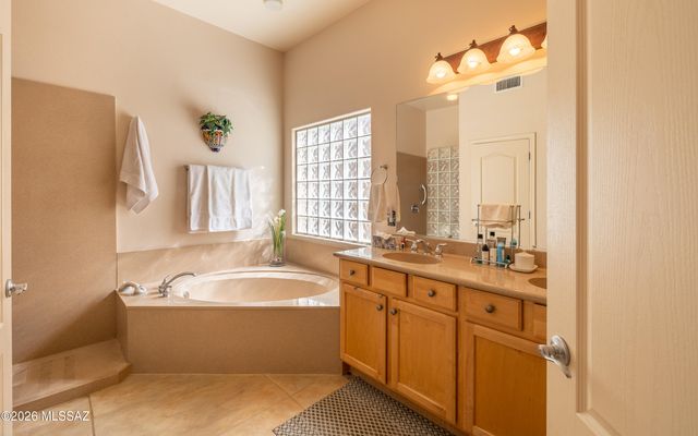 13852 E Fiery Dawn Drive, Vail, AZ 85641
