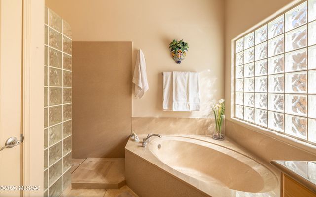 13852 E Fiery Dawn Drive, Vail, AZ 85641