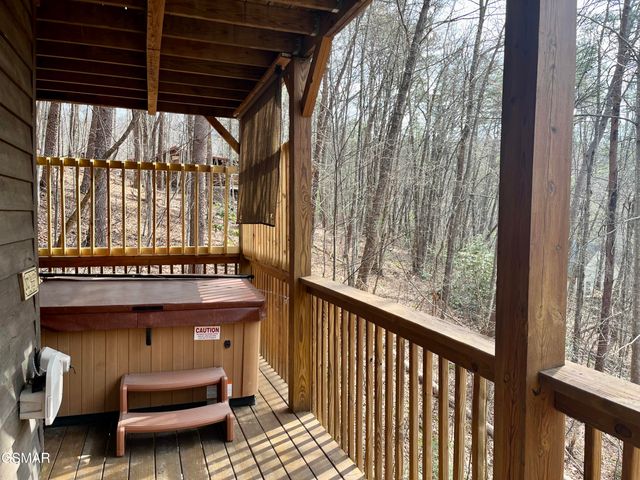 1520 Ski View Lane, Sevierville, TN 37876